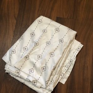 White pattern bed sheet